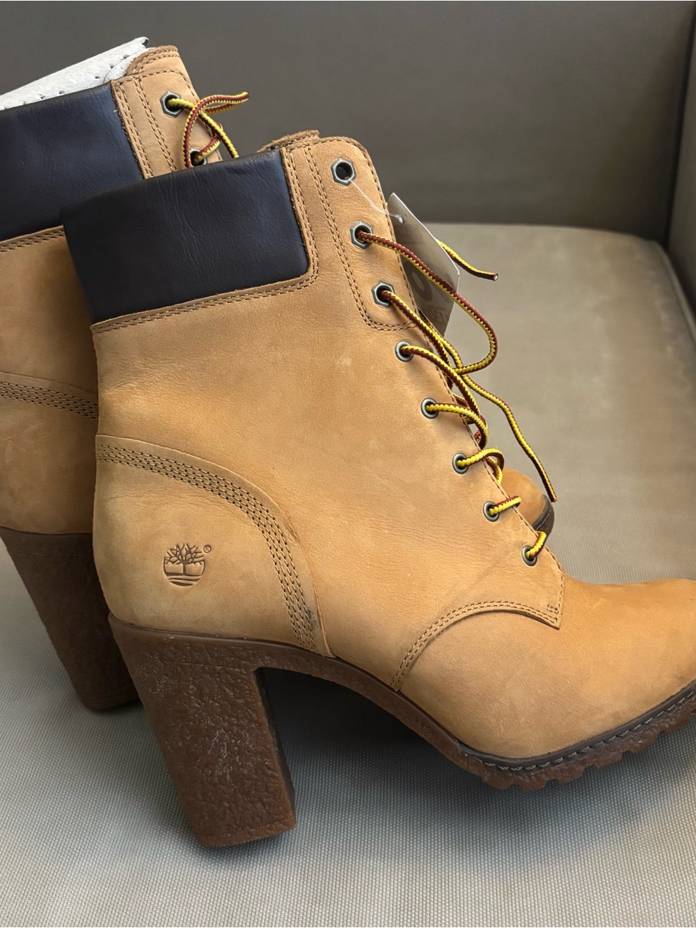 NWT Timberland Women's Tan Lace-Up Leather Heeled Ankle Boots - Picture 2 of 6